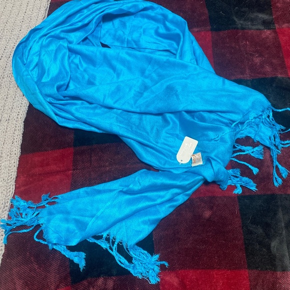 Blue scarf - Picture 1 of 1